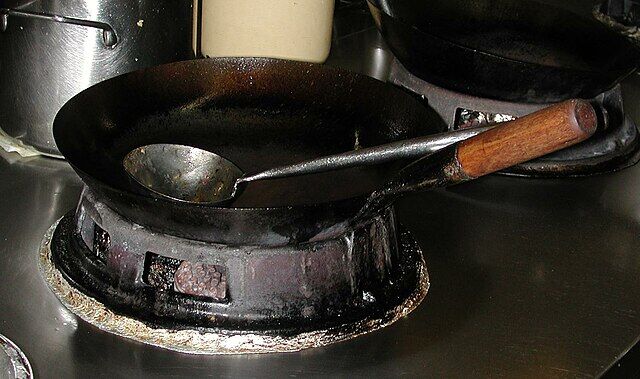 Wok-on-chinese-stove