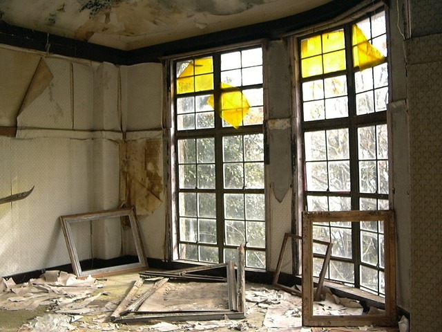Ruined_hotel02