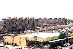250px-白井PRISTAから中銀マンションを眺める_-_panoramio